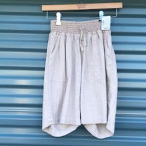 Size: Small (4-6) . Leisure Shorts . 40% Off . Christopher & Banks . New w/ Tags
